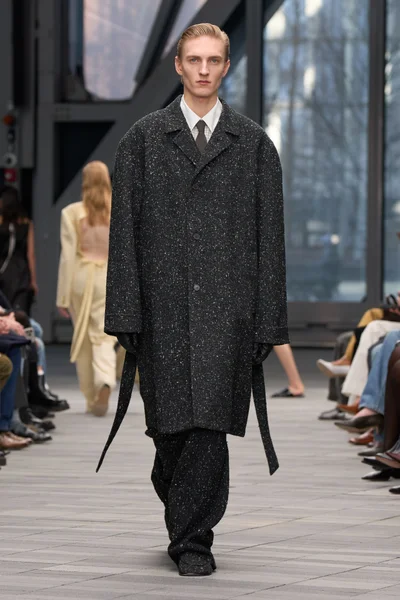 Look 17